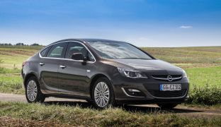 Opel Astra: седан